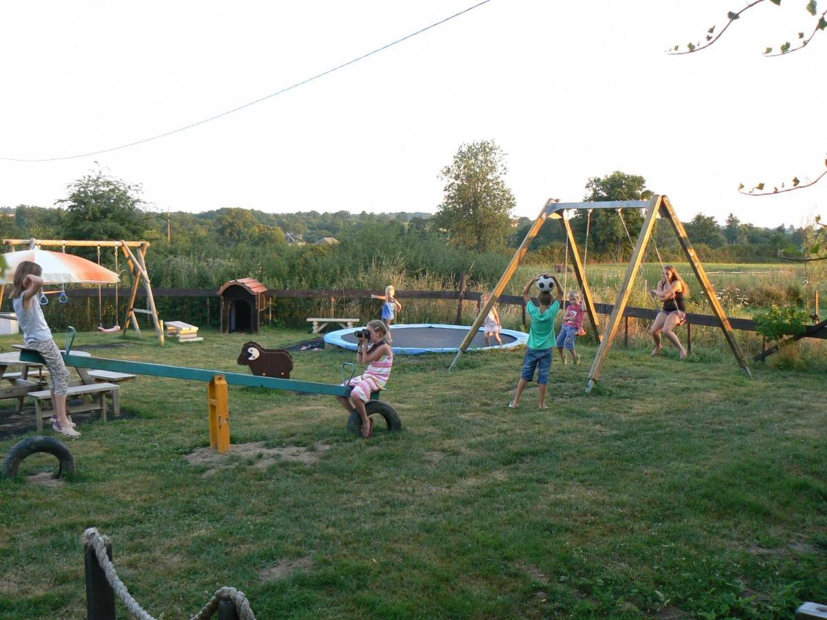 Le Petit Moulin Bed & Breakfast Saint-Hilaire  Екстериор снимка