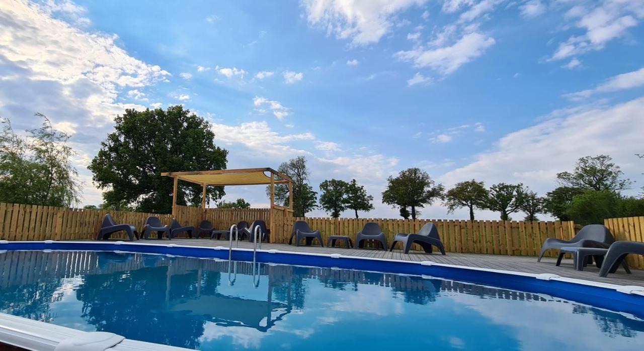 Le Petit Moulin Bed & Breakfast Saint-Hilaire  Екстериор снимка