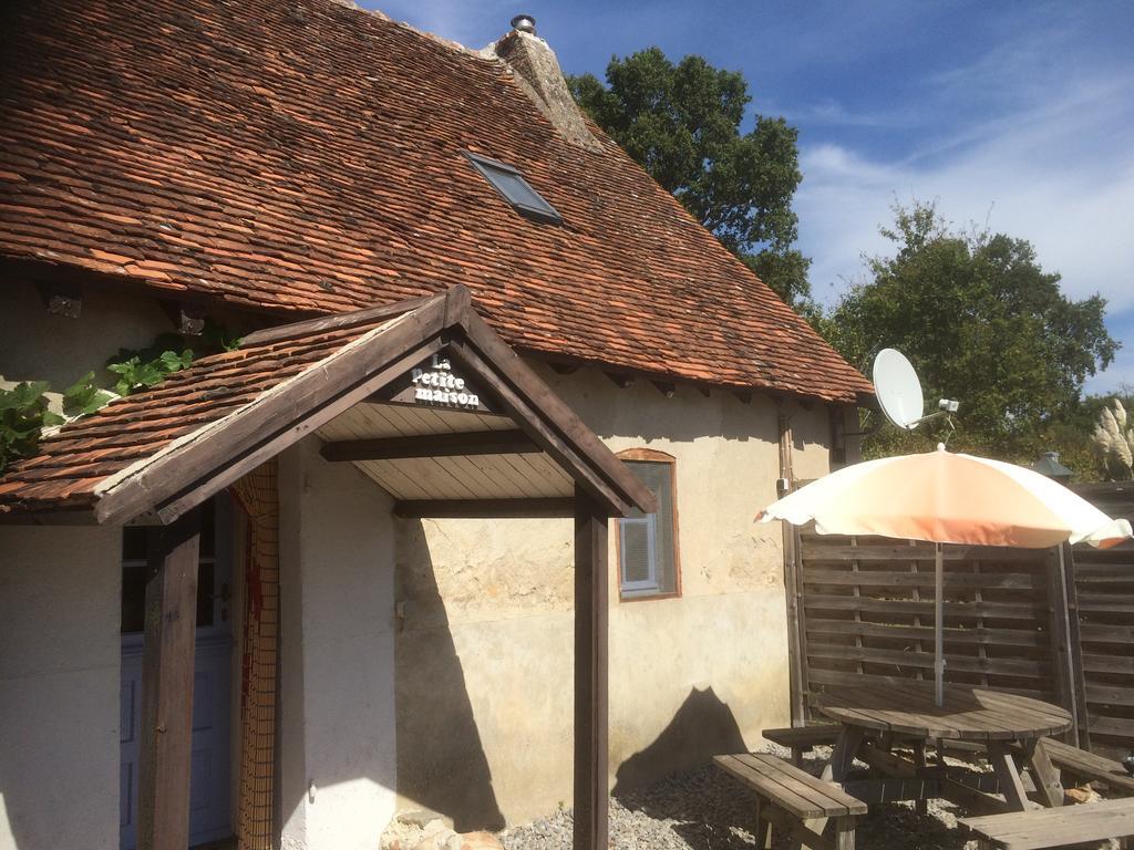 Le Petit Moulin Bed & Breakfast Saint-Hilaire  Екстериор снимка